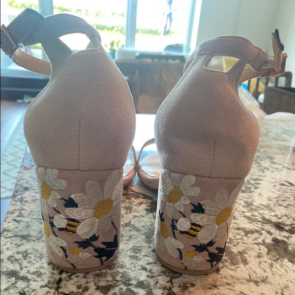 New shoes , never wear large size - Picture 6 of 6